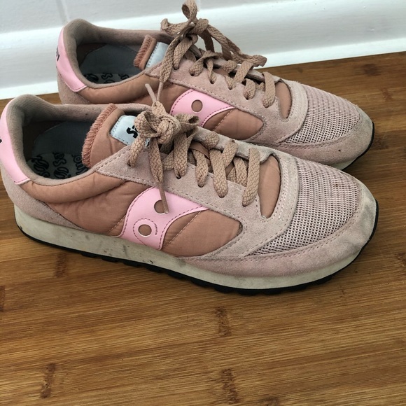 saucony pink sneakers
